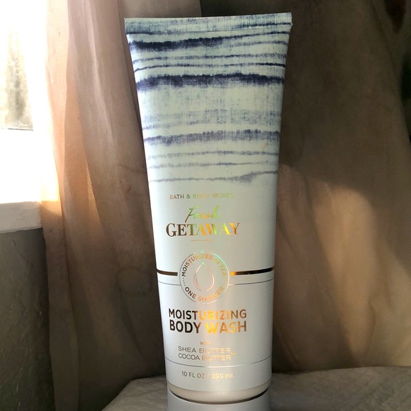 Bath & Body Works Fresh Getaway Moisturizing Body Wash with Shea/Cocoa Butter. - Picture 4 of 5